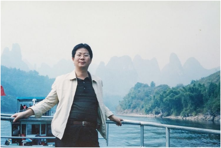 陈晓明，字白丁，斋号尚竹山房！